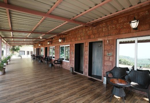 Hotel Dwarka Hotel Overview