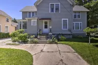 Eclectic Manitowoc Vacation Rental Near Marina! Các khách sạn gần Sputnik Crash Site