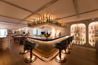 Legacy Hotel Cascais, Curio Collection by Hilton - bar