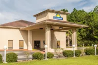 Ramada by Wyndham Strasburg Dover Hotels in Sugar Creek Township