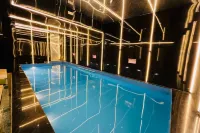 Ski Hotels and Resorts - Pools