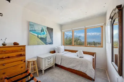 Mesa View Homestead - Cozy, 360 Views & Tranquility! 1 Bedroom Home by RedAwning Hôtels à : Pioneertown