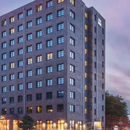Holiday Inn - the niu, BRICKS HAMBURG EPPENDORF by IHG Отели рядом с достопримечательностью «Ольсдорфское кладбище»