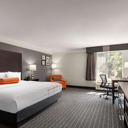 La Quinta Inn & Suites by Wyndham Santa Clarita - Valencia