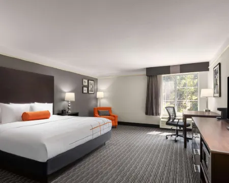 La Quinta Inn & Suites by Wyndham Santa Clarita - Valencia Hotels in Stevenson Ranch