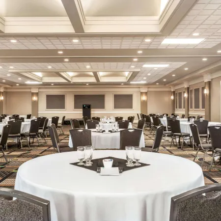 Grand Hotel & Conference Centre Calgary Airport, an Ascend Collection Hotel