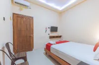 RedDoorz Near Kejaksan Station Cirebon 3 Hôtels à : Kejaksan