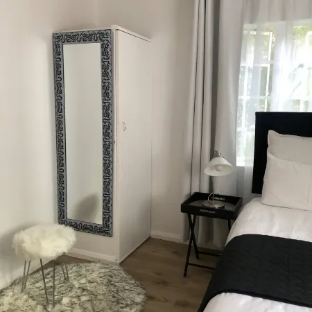Charming Executive Studio, Solar power, WiFi Отели рядом с достопримечательностью «Торговый центр Killarney»