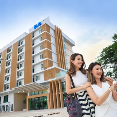 B2 Ubon Airport Premier Hotel Hôtels à proximité de : Marché Thung Si Mueang