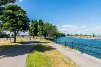 HeritageMTL - Waterfront, Parking, Airport, Sleeps 15 - Villas