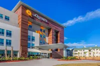 La Quinta Inn & Suites by Wyndham Galveston West Seawall Hotel in zona Moody Gardens