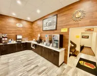 Super 8 by Wyndham Winona MN - breakfast