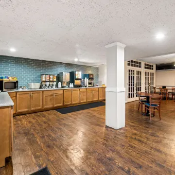 Days Inn by Wyndham Dubuque