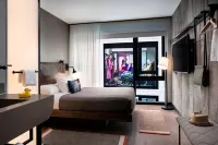 Moxy Chicago Downtown
