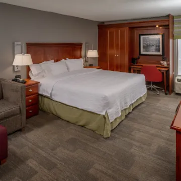 Hampton Inn Charleston-Downtown (Civic Center) Hotels near Kanawha State Forest