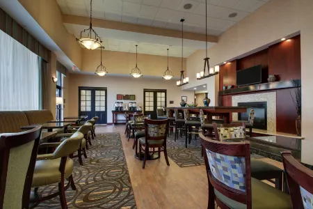 Hampton Inn & Suites Denver Littleton Отели в г. Кен Карил