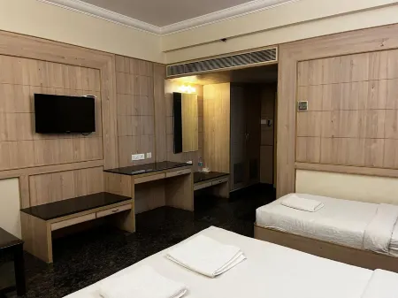 Hotel Radha Prasad Отели в г. Намаккал