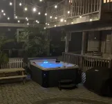 Oceanblock 4 bed / 4 full baths with Courtyard, Outdoor Shower, 2 Decks