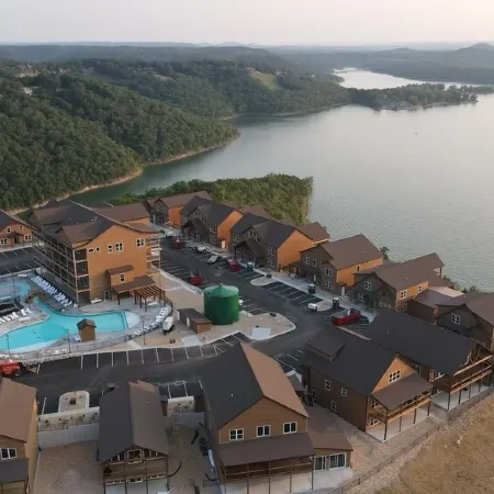 Sunnyside Haven- 7BR- Sleeps 22! Close to Silver Dollar City & Dogwood Canyon!