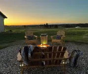 Serene country setting with views of the Black Hills. - Hytter