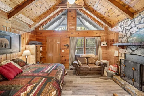 Pet Friendly Only 4 Miles from Beautiful Downtown Helen!