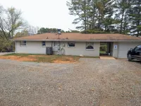 Spacious 3-Bedroom Retreat, Fully Handicap Accessible!