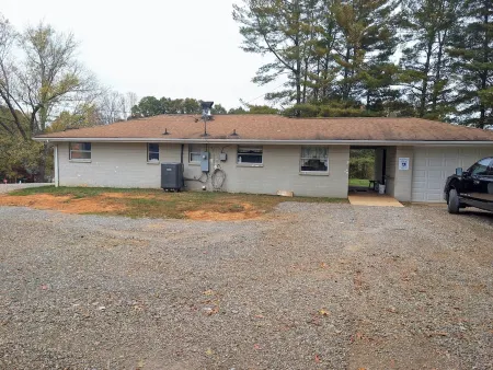 Spacious 3-Bedroom Retreat, Fully Handicap Accessible! Отели в г. Эдвардс