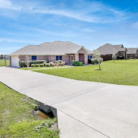 Perfect Stay in Ranch-like House with Huge Backyard!