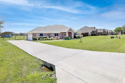 Perfect Stay in Ranch-like House with Huge Backyard!