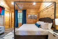 ~New~ Epic couple's retreat w/ theatre, pool table, firepit, jacuzzi & more! 트로터 블러프 TVA 스몰 와일드 에어리어 주변 호텔