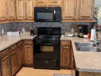 Minutes to Lake Palestine or Pine Dunes Golf Course sleeps 6 & allows pets