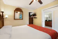 Remodeled Condo with / AC. Short Walk to Beach, Starbucks, and Shops.