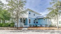 Modern home w/ shared pool near beach Only about an 8 min walk to Beach Sleeps 9 Hotels near The Workshop by Ginger Leigh Designs
