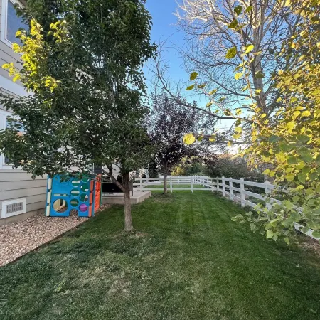 3 Bedroom Home in Golf Course Community. Short Distance to Airport.