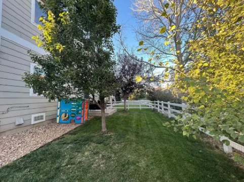 3 bedroom home by airport. Short drive to Anschultz Medical Center.