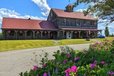 Peaceful, Spacious Lodge with Golf & Sunset Views