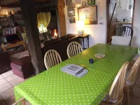 Old detached stone cottage in Shakespeare country