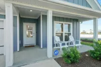 Coastal Home- Walk,Bike, Golf Cart 2 Pools & Beach. Close 2 Shops & Pickleball!