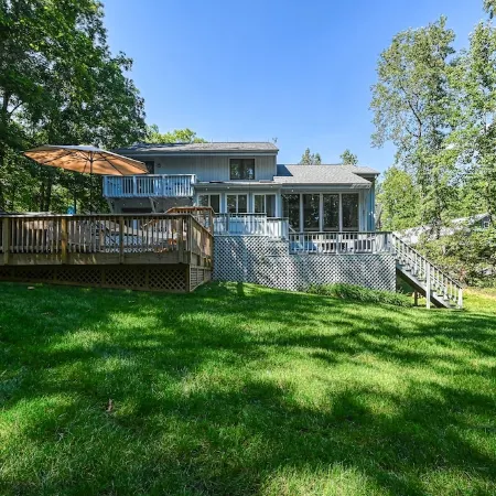 Stay at a great place at Lake Anna.