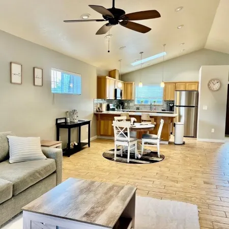 Cozy and quiet Detached unit 1 bedroom in Beaverton area