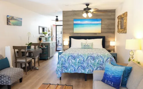 Limited Offer! Couples Getaway! Beach, Pool, Tennis, AC. Video Tour!