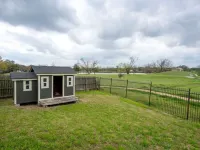 2 King Beds in This Relaxing Home on the Greenbelt. 比尤達住宿飯店