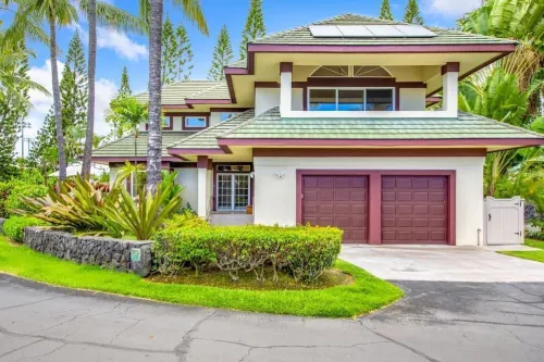 Manta Ray Manor - Oceanfront Gated Community, short walk to beach and town.