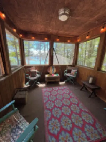 Beautiful 3 bed/2bath updated cabin w sandy swimmable frontage & great fishing.