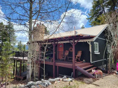 WinterPark Chalet-3br/2ba. 2decks/hottub/mtn views. Skiing/Hiking/Biking nearby. Hotels near Dashing Thru The Snow