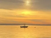 Cozy, clean, relaxing beach cottage awaits you!! Hotels in Fairhaven