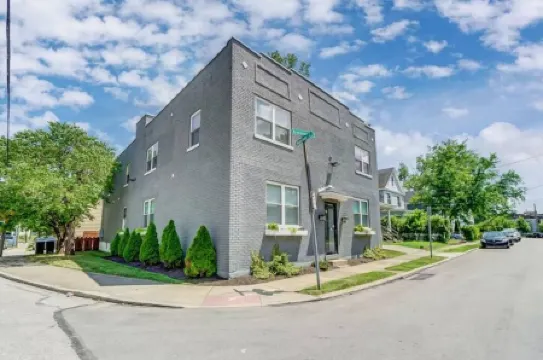 Walkable to Oakley Square-Newly Renovated-King Bed