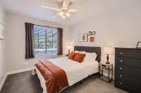 Cozy and Contemporary Tempe Condo - N Tempe location convenient to everything
