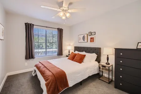 Cozy and Contemporary Tempe Condo - N Tempe location convenient to everything Отели рядом с достопримечательностью «ASU University Housing»
