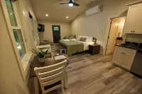 Valley Overlook - Cozy Cabin near Blossom Music Center, 1BR - Peninsula, Ohio